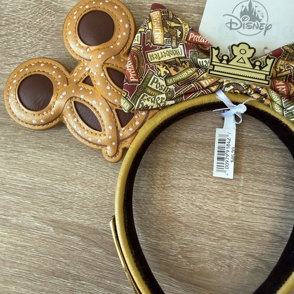 NWT Disney Loungefly Pretzel Ears Headband